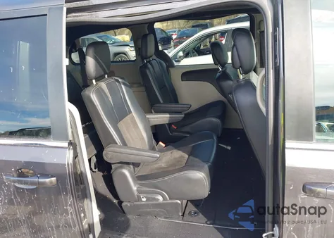 2019 Dodge Grand Caravan Sxt z USA, uszkodzony, nr VIN 2C4RDGCG3KR695712